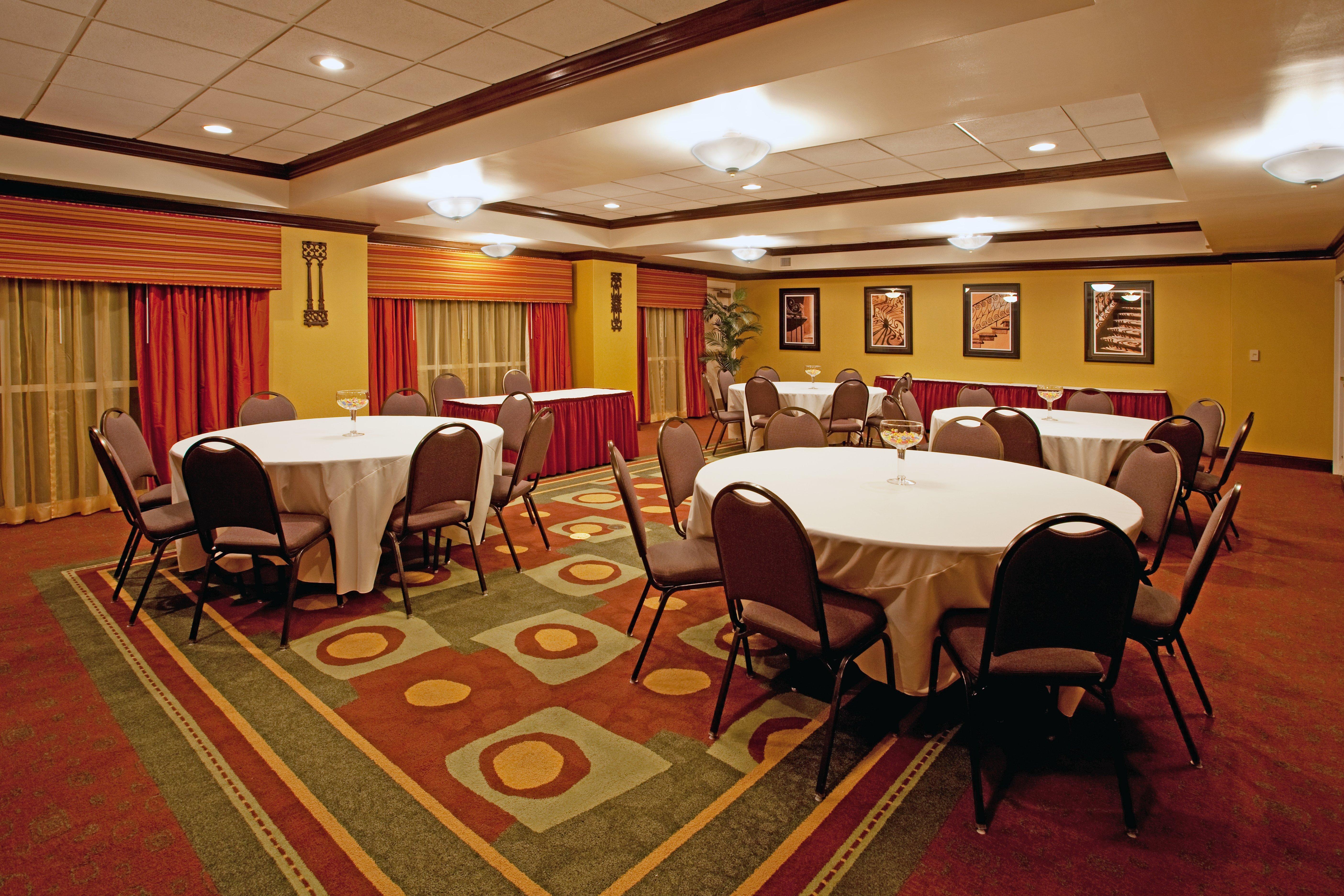 Holiday Inn Express Hotel & Suites Charleston-Ashley Phosphate By Ihg Норт Чарлстън Екстериор снимка