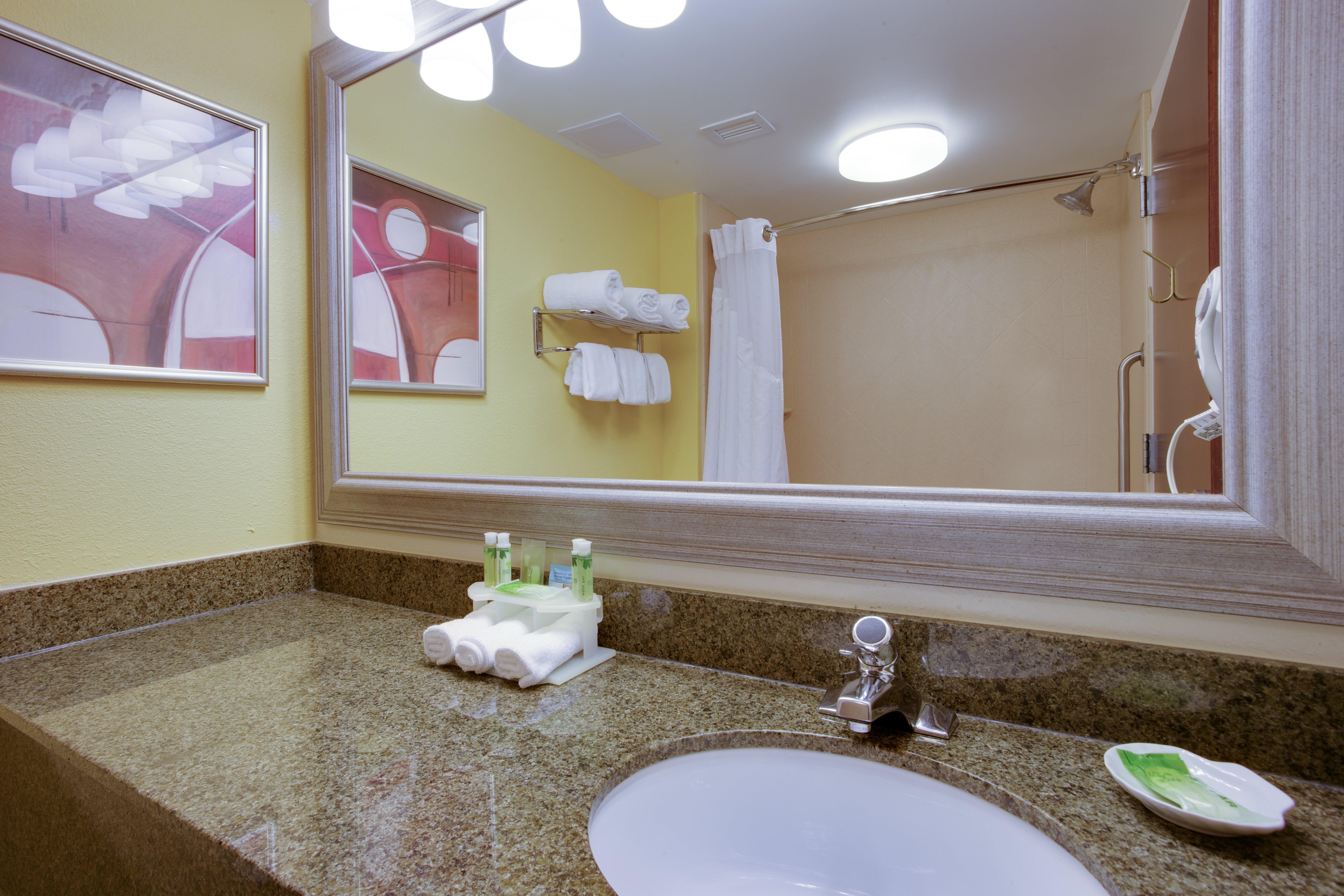 Holiday Inn Express Hotel & Suites Charleston-Ashley Phosphate By Ihg Норт Чарлстън Екстериор снимка