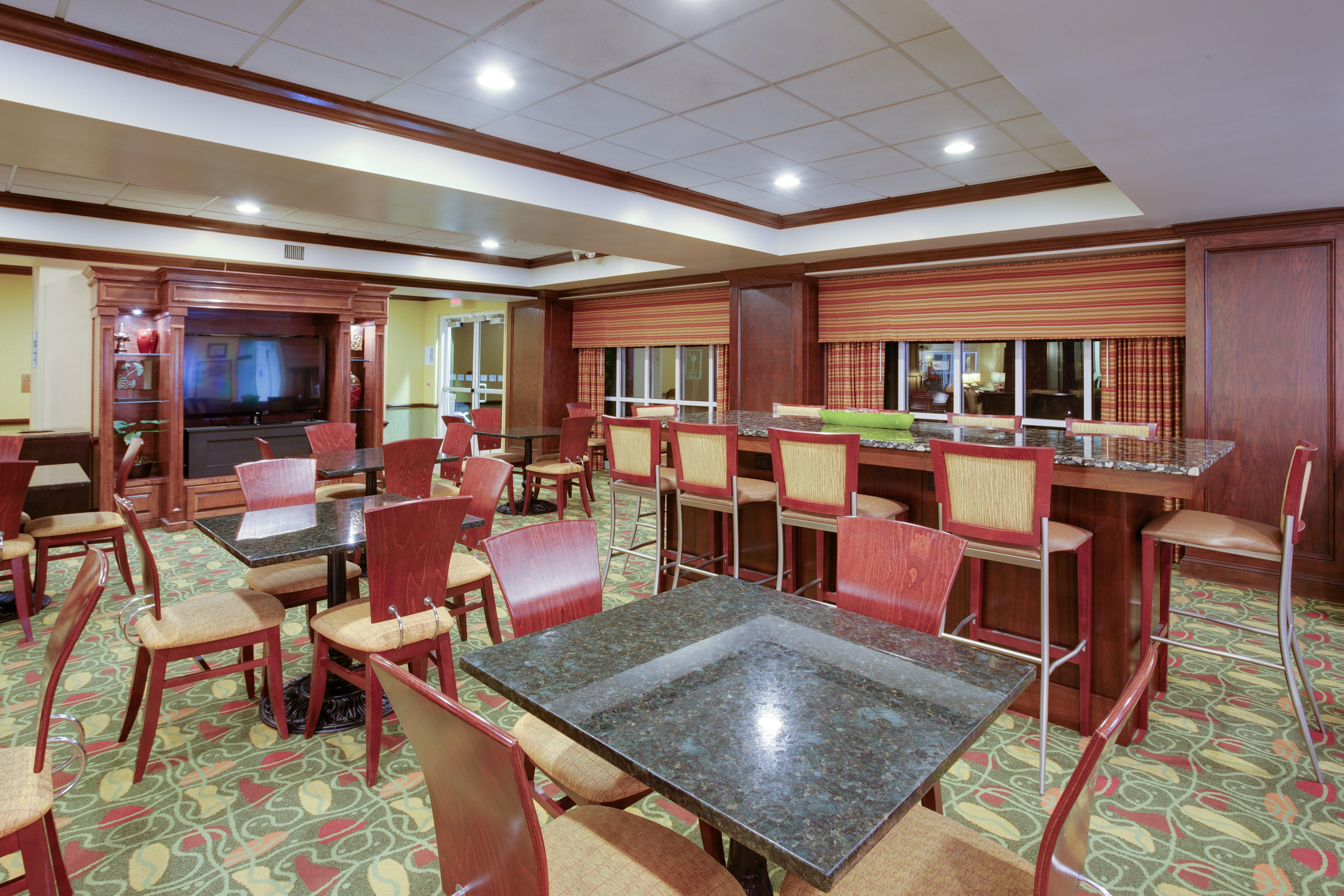 Holiday Inn Express Hotel & Suites Charleston-Ashley Phosphate By Ihg Норт Чарлстън Екстериор снимка