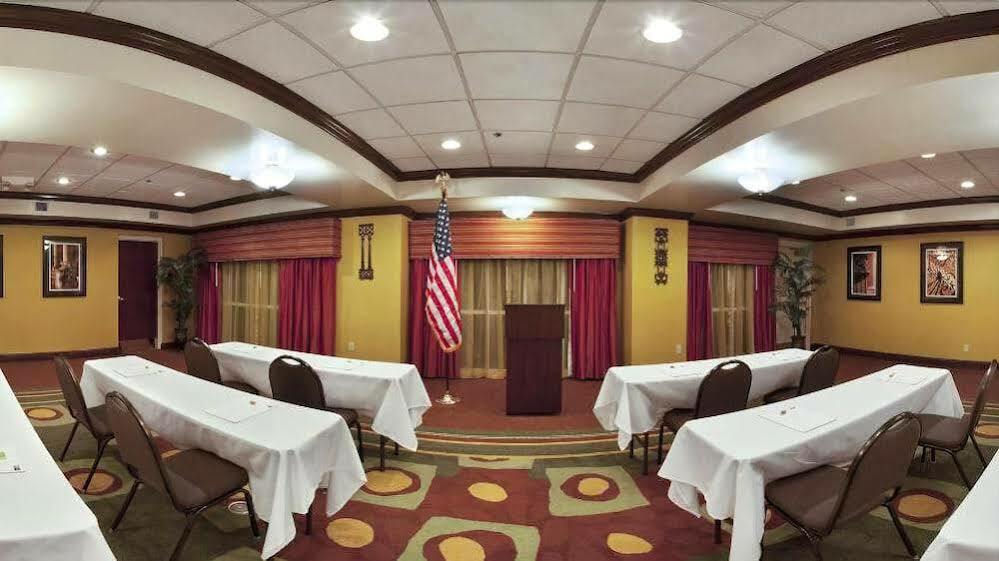 Holiday Inn Express Hotel & Suites Charleston-Ashley Phosphate By Ihg Норт Чарлстън Екстериор снимка