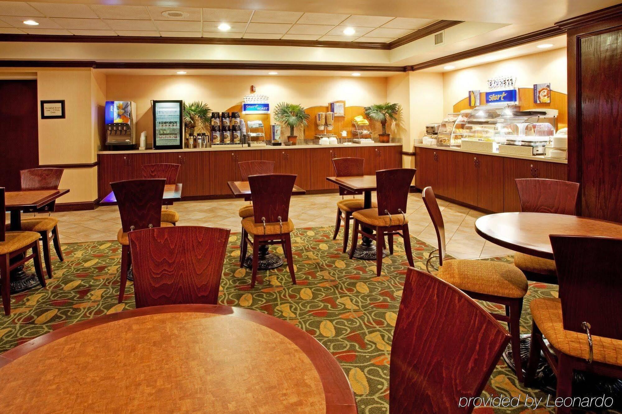 Holiday Inn Express Hotel & Suites Charleston-Ashley Phosphate By Ihg Норт Чарлстън Екстериор снимка